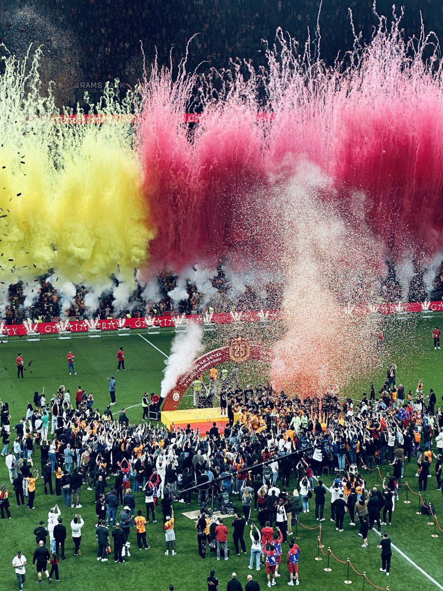 mstfpne's tweet image. Şampiyon Galatasaray ⭐️⭐️⭐️⭐️⭐️