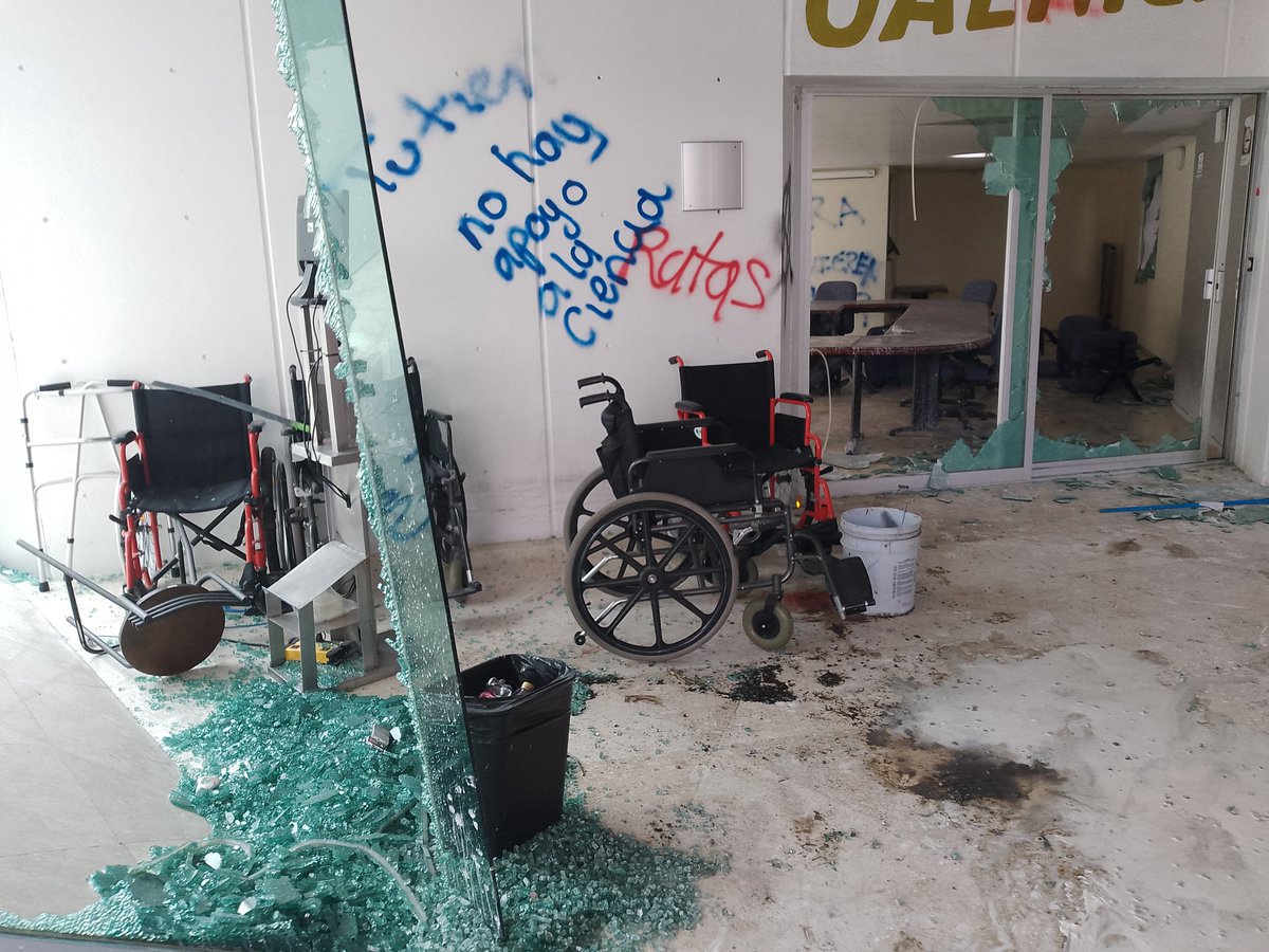 ultranoticiasfm's tweet image. 🟢🟡Así quedó el edificio administrativo de la @UAEM_MX tras ingreso estudiantil

Estudiantes ingresaron al edificio administrativo de la UAEMéx, dejando visibles afectaciones en las instalaciones.

#UAEMéx #Estudiantes #Rector #Rectoria