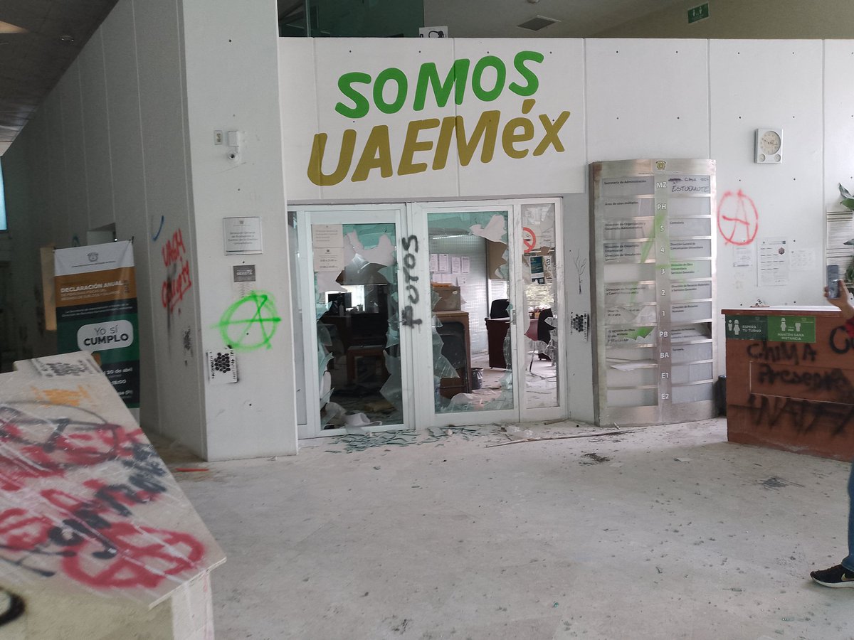ultranoticiasfm's tweet image. 🟢🟡Así quedó el edificio administrativo de la @UAEM_MX tras ingreso estudiantil

Estudiantes ingresaron al edificio administrativo de la UAEMéx, dejando visibles afectaciones en las instalaciones.

#UAEMéx #Estudiantes #Rector #Rectoria