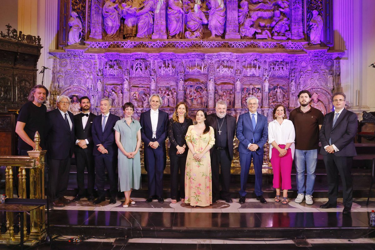ChuecaNatalia's tweet photo. 🎶 Una noche inolvidable: la Orquesta del Teatro Real, el coro Amici Musicae y Ruth Iniesta llenaron el Pilar y toda su plaza de emoción y excelencia.
Zaragoza sigue demostrando que la cultura de calidad también es patrimonio de todos. https://t.co/GJvJ3rENWz