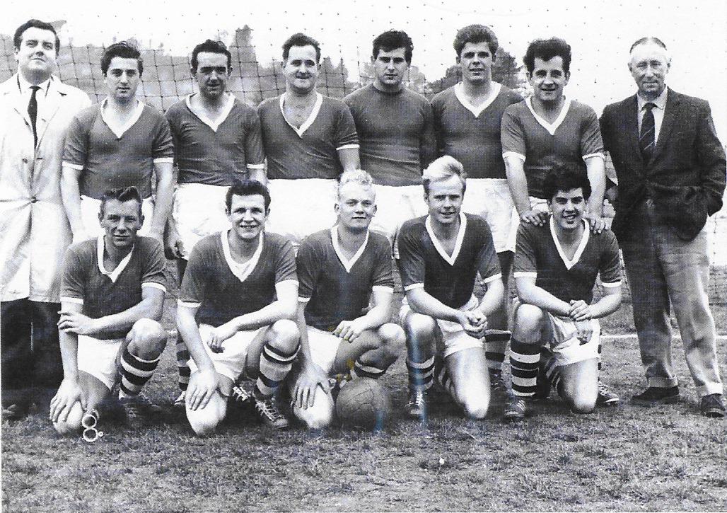 exwickclive's tweet image. Today we remember Legendary @Chudleigh_FC stalwart EDDIE LEE. Served local football all his life as a player & Secretary, @SDFLeague @devon_fa Council member.
One of those the like we will never see again in these modern times !
RIP EDDIE ⭐️⭐️⭐️⭐️⭐️