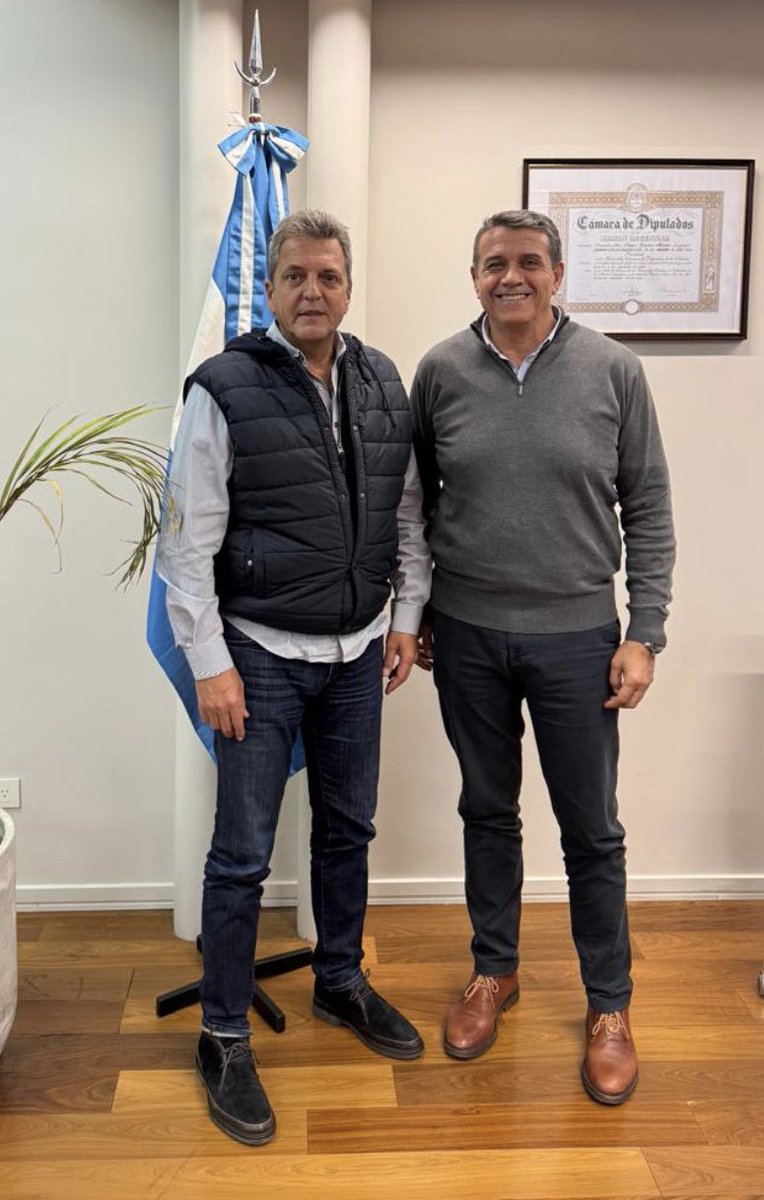 Me reuní con <a href="/SergioMassa/">Sergio Massa</a> y reafirmamos nuestro compromiso con una alternativa seria y amplia para Tucumán. El <a href="/FrenteRenovador/">Frente Renovador</a> trabaja por una propuesta que defienda el federalismo, el trabajo y la producción, frente al brutal ajuste de Milei!!