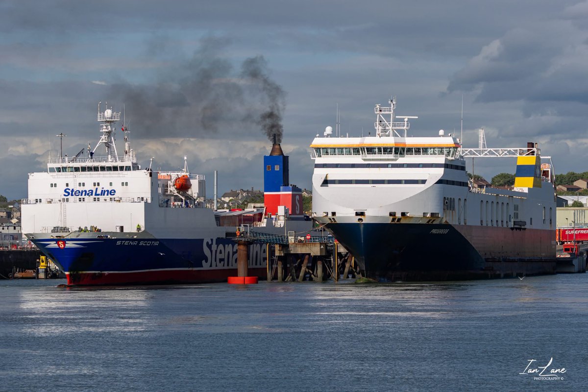 A first look at Seatruck Progress at Heysham today after she took over the Warrenpoint voyage from Seatruck Point. 

Photos: Ian Lane Photography 

 #shipphotography #stenaline #supplychain #freight #Ship #Port #heysham #stena #cargovessel #warrenpoint #seatruck #ShipSpotting