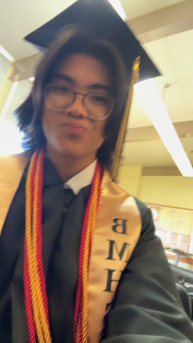 caprishune tweet media