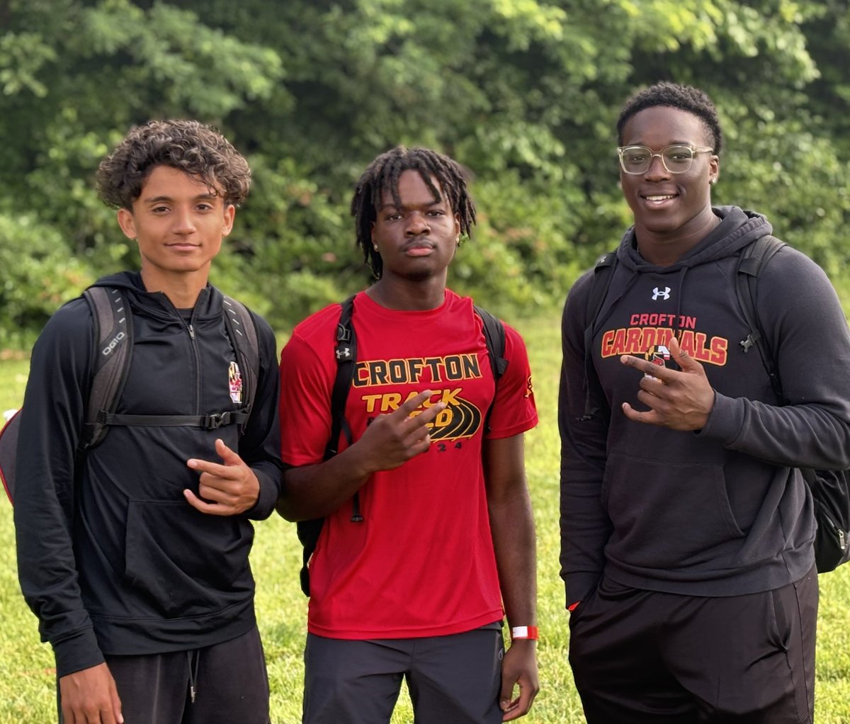 #CrHSALC had a great day volunteering at <a href="/Nantucketaacps/">Nantucket</a> field day today! Perfect way to continue building a strong #CommUNITY and bonds for our future Cardinals! <a href="/CroftonHigh/">Crofton High School AACPS</a> #TogetherCardsFly
