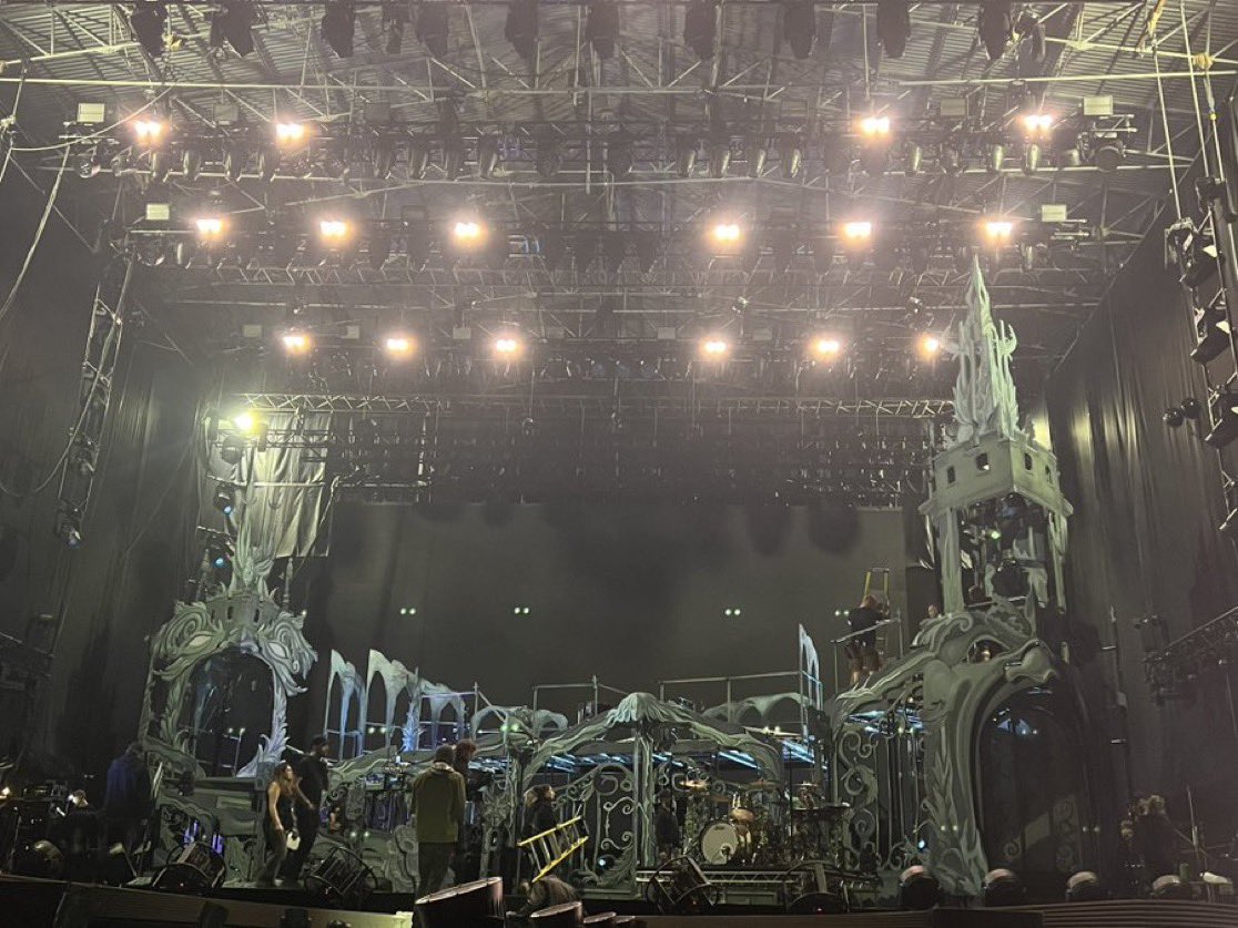 CHAPPELL ROAN’S NEW SET FOR POLAND??

OH WE ARE SO FUCKING BACK