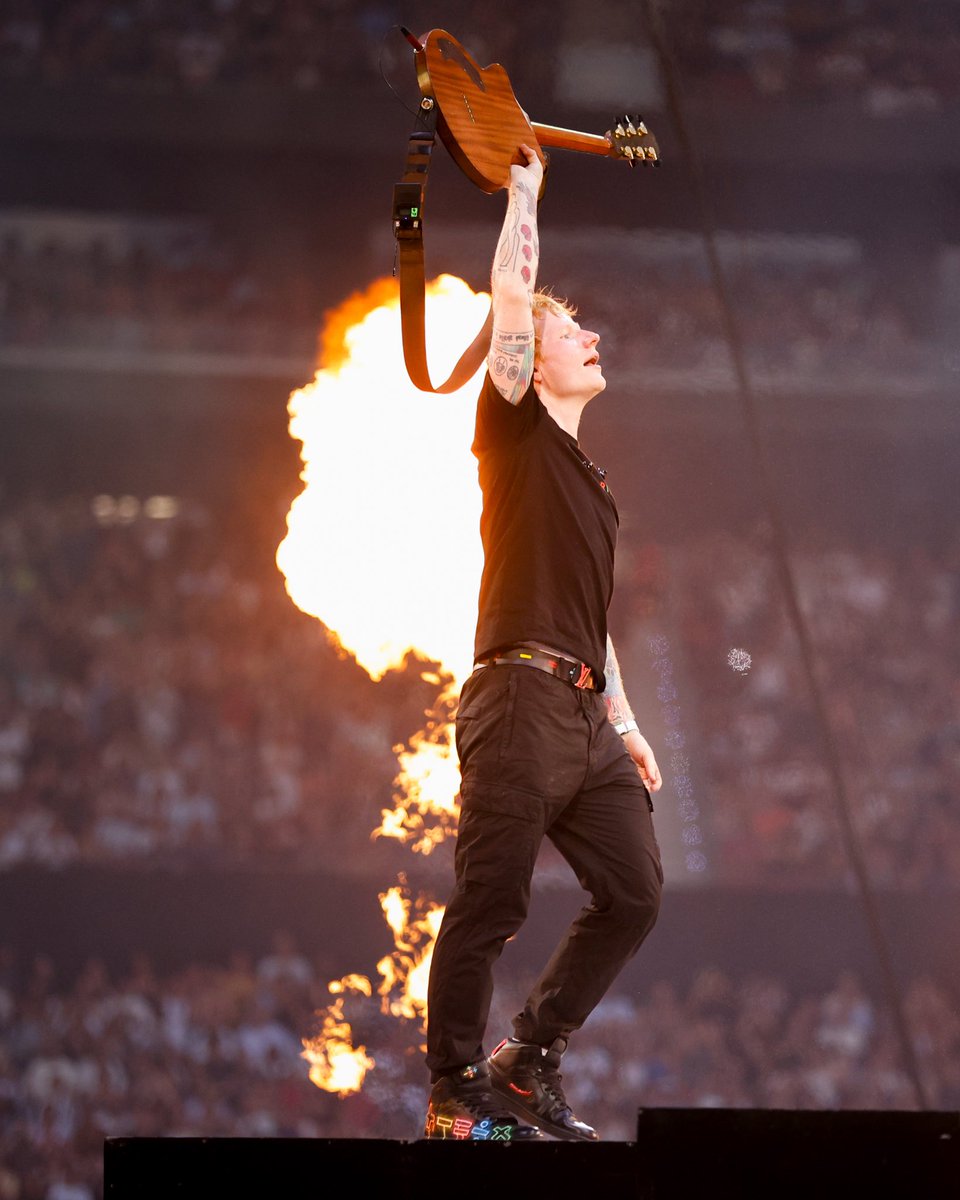 Ed Sheeran at home 😍