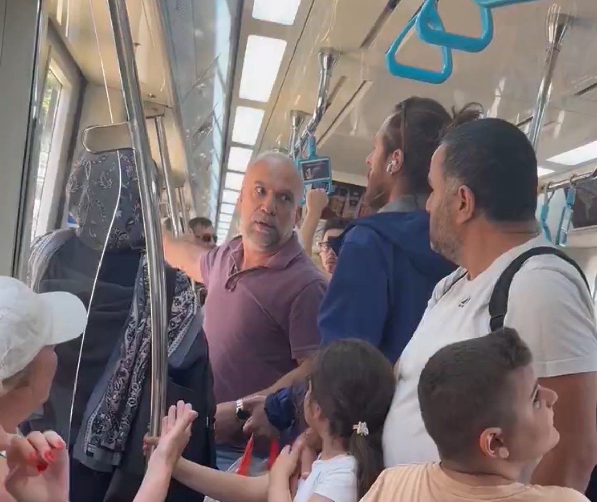 Gheorghe Hagi 10 (@bygheorghehagi) on Twitter photo Yanında 2 çocuğu varken babaya yumruk atan kel ve mavili orospu çocukları milletten o kadar çok küfür yediniz ki 15dk’da gündeme girdiniz amk. Size bu günden sonra İstanbul’da rahat yok ! Yanında 2 çocuğu varken babaya yumruk atan kel ve mavili orospu çocukları milletten o kadar çok küfür yediniz ki 15dk’da gündeme girdiniz amk. Size bu günden sonra İstanbul’da rahat yok !
