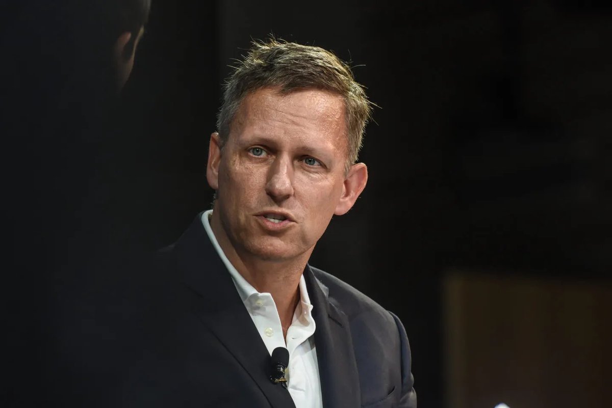 AFpost's tweet photo. President Trump has contracted Silicon Valley tech firm Palantir to create a master database on every American citizen.

Peter Thiel, who founded the company alongside Alex Karp, mentored Trump’s VP, JD Vance.

Follow: @AFpost https://t.co/YuNp2jsB3f