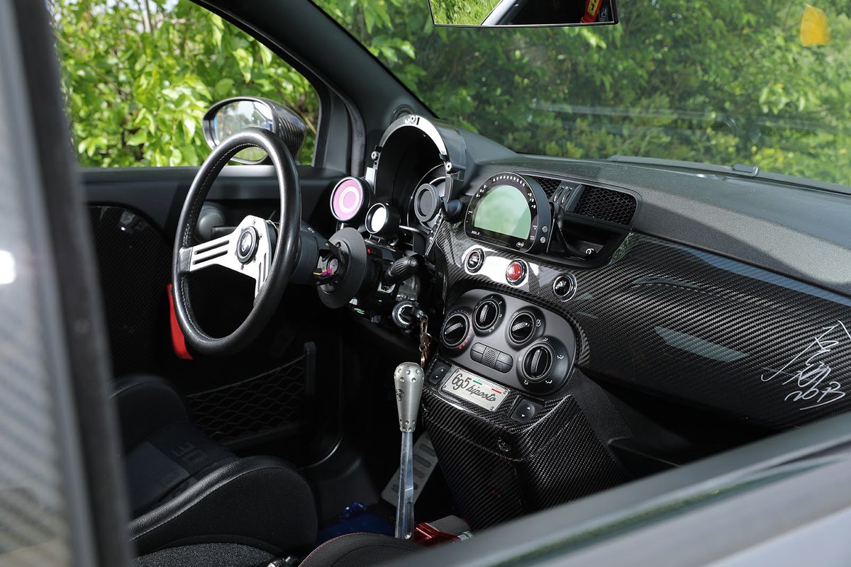 ABARTH_JAPAN's tweet photo. 彼女の気を引くためにアバルトを購入!? ヒョンなキッカケから始まったアバルトとの生活は、しかし、その後さらに進化。お二人は結婚され、“究極のモデル”と称される「695 BIPOSTO」を手に入れるに至った。そんな抹茶さんとほうじ茶さんのアバルトライフをご紹介！
https://t.co/9L64NQRPBj https://t.co/xrdWi4aNX3