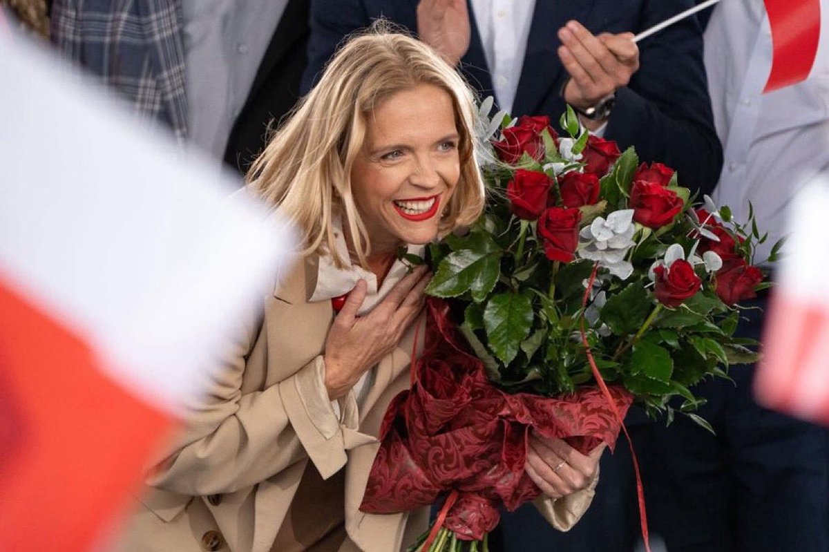 AnnKa 🇵🇱 (@sskarlet_oharaa) on Twitter photo Bardzo sobie życzę TEJ pierwszej damy. Pani Gosia zdobyła moje serce i taka przedstawicielka mi się marzy😊
Jestem zmęczona, czuję jakiś rodzaj wzruszenia nawet, ale pełna nadziei.
P.<a href="/trzaskowski_/">Rafał Trzaskowski</a> wykonał gigantyczną pracę, ufam mu.
Panie Rafale! Bądź naszym prezydentem! 🫶 🇵🇱 Bardzo sobie życzę TEJ pierwszej damy. Pani Gosia zdobyła moje serce i taka przedstawicielka mi się marzy😊
Jestem zmęczona, czuję jakiś rodzaj wzruszenia nawet, ale pełna nadziei.
P.<a href="/trzaskowski_/">Rafał Trzaskowski</a> wykonał gigantyczną pracę, ufam mu.
Panie Rafale! Bądź naszym prezydentem! 🫶 🇵🇱
