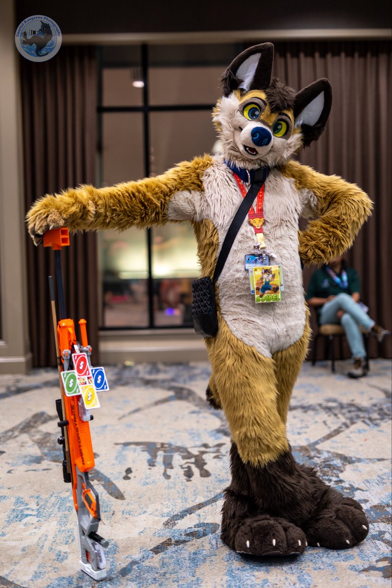 “You’re cute”
- No You 💥 

#FursuitsFriday 
📸: <a href="/CoastalKangaroo/">Sebastian</a>