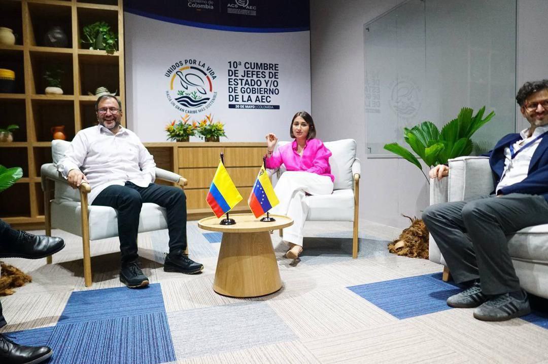 Canciller de la República Yvan Gil: En el marco de la X Cumbre de Jefes de Estado y de Gobierno de la Asociación de Estados del Caribe (AEC), hemos llevado a cabo un valioso encuentro con la Canciller colombiana, Laura Sarabia, en Montería, departamento de Córdoba, Colombia.