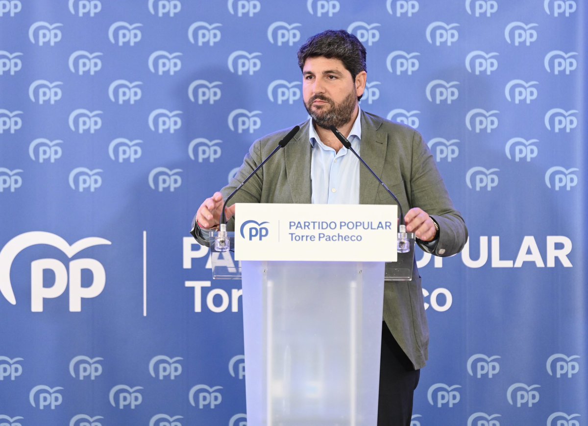 LopezMirasF's tweet photo. Torre Pacheco sabe muy bien lo que es que nos dejen sin agua por las políticas contra el trasvase Tajo-Segura de Sánchez.

Frente a quienes han renunciado a defender la #RegióndeMurcia, el @PPRMurcia va a seguir dando la batalla.

Y el @PPTPacheco lo va a hacer con @PedroAngelRT a la cabeza.