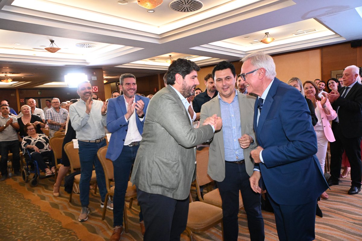 Torre Pacheco sabe muy bien lo que es que nos dejen sin agua por las políticas contra el trasvase Tajo-Segura de Sánchez.

Frente a quienes han renunciado a defender la #RegióndeMurcia, el <a href="/PPRMurcia/">PP Región de Murcia</a> va a seguir dando la batalla.

Y el <a href="/PPTPacheco/">PP Torre-Pacheco</a> lo va a hacer con <a href="/PedroAngelRT/">Pedro Ángel Roca Tornel</a>