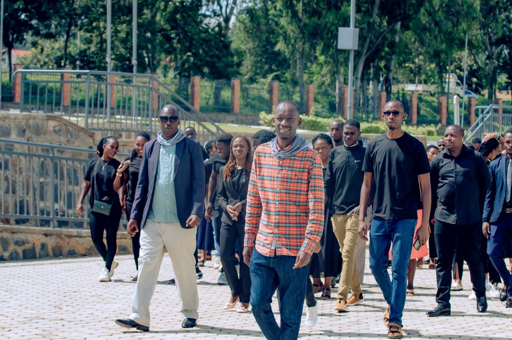 da_nyagatare's tweet photo. Uyu munsi urubyiruko rw'Intore mu ikoranabuhanga bari ku mwe n'umuyobozi w'akarere wungirije ushinzwe imibereho myiza @murekajul , Umuyobozi w'intore mu ikoranabuhanga muri @RwandaEast ndetse n'uhagarariye IBUKA bibutse ku nshuro ya 31 Jenoside yakorewe Abatutsi muri mata 1994 https://t.co/9VkPagtoSj