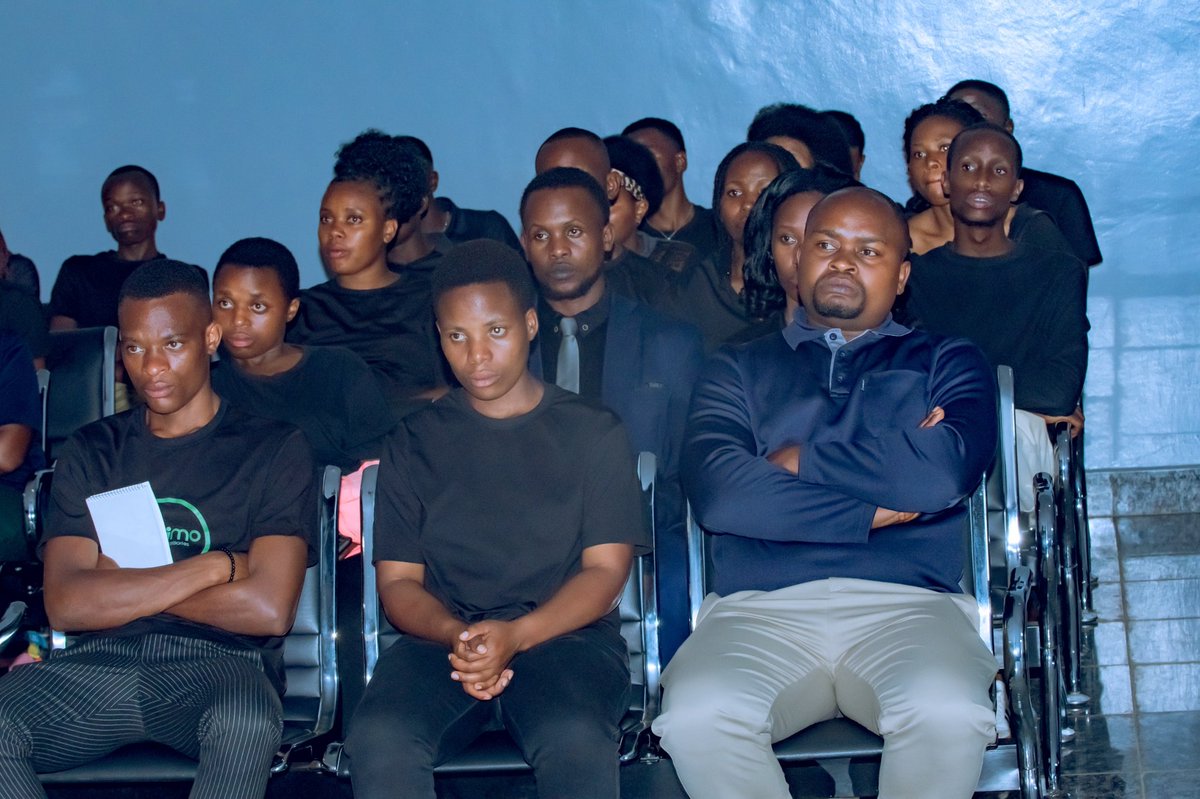 da_nyagatare's tweet photo. Ni igikorwa cyabanjirijwe no gushyira indabo kumva no kunamira imibiri ishyinguye mu rwibutso rwa Jenoside rwa Nyagatare.

@RISARwanda
@Unity_MemoryRw
@DrDamascene
@IBMuhizi

#Kwibuka31 https://t.co/nAOBKqp72U