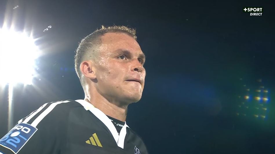 allezbriverugby's tweet photo. 🏴🏳 𝔻𝕖́𝕗𝕒𝕚𝕥𝕖 𝕕𝕖 𝔹𝕣𝕚𝕧𝕖 !
Vent polaire sur le Stadium avec cette élimination en demi-finale. S'il y a eu une dizaine de minutes d'espoir en début de seconde période, Brive est passé à côté de son match du début à la fin. #CABUSM #DemiesPROD2 https://t.co/5Imtj3iq77