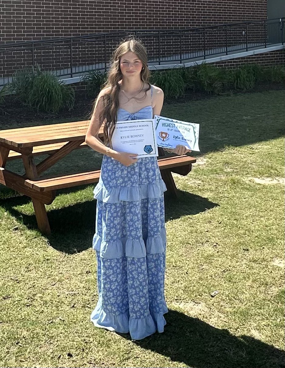 Rylie “Bird” Rowsey 2029 (@rylierowsey) on Twitter photo That’s a wrap for 8th grade. Here I come High School! Finished up with straight A’s for the year! Now it’s time for summer softball with my amazing team!
Let’s go <a href="/CESCRWZ/">Carolina Elite National RWZ/Drotar</a> That’s a wrap for 8th grade. Here I come High School! Finished up with straight A’s for the year! Now it’s time for summer softball with my amazing team!
Let’s go <a href="/CESCRWZ/">Carolina Elite National RWZ/Drotar</a>