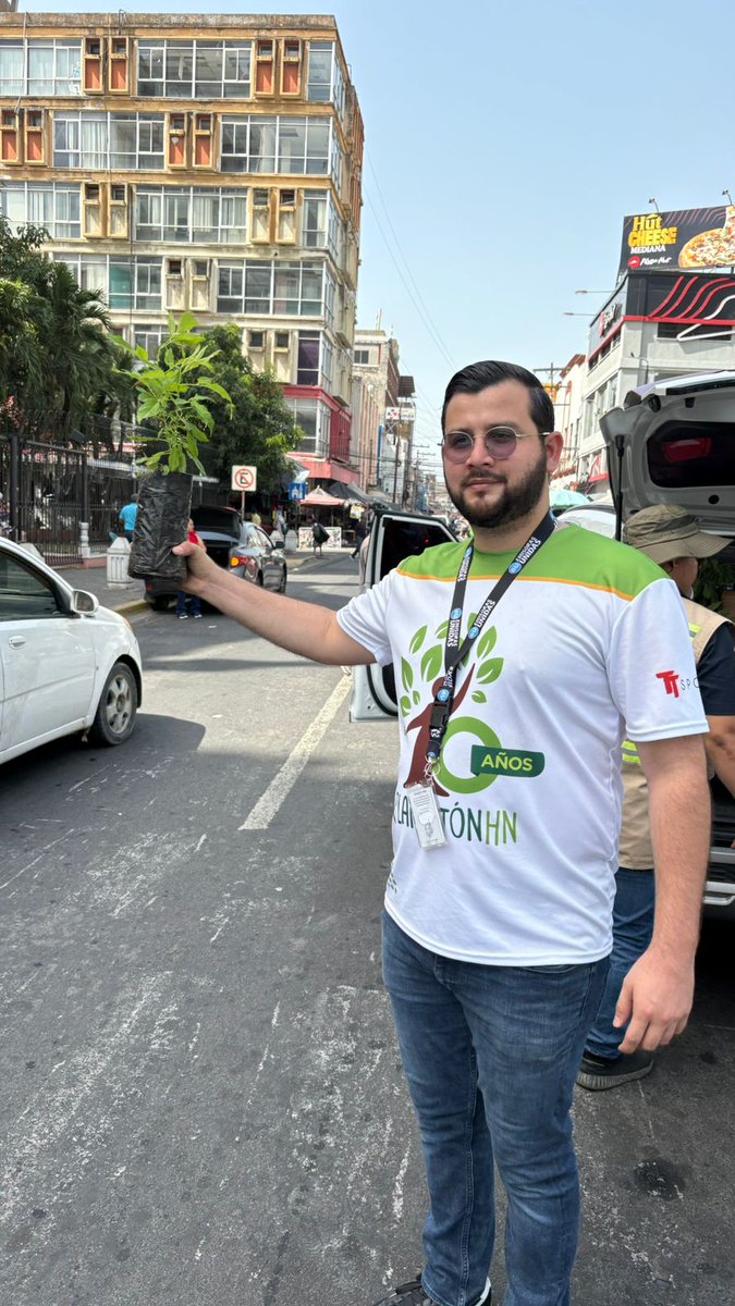 Con esta alegría se vivió la entrega de árboles en San Pedro Sula junto a @municipalidaddeSPS