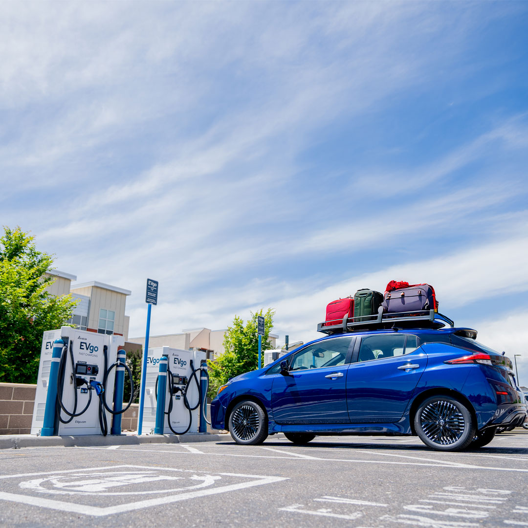 evgonetwork's tweet image. School’s nearly out, the days are longer, and summer travel is in full swing!
These are our customers’ top summer drive picks. Where are you headed this summer?
🌄 Road trips that start with “where to next?”
🍦 Late-night ice cream runs
🏕️ Camping trips with no inbox in sight
🎶…