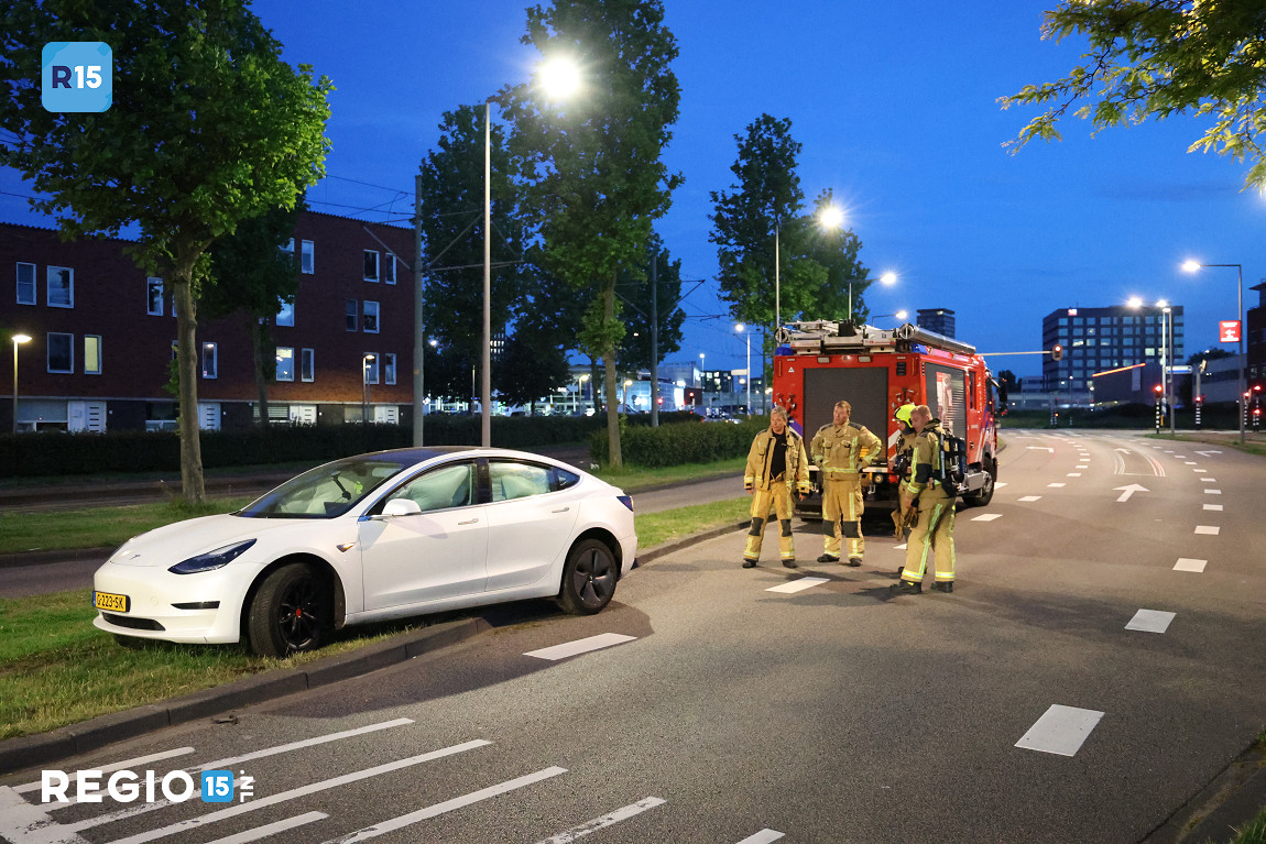 Auto van de weg geraakt op Laan van Leidschenveen