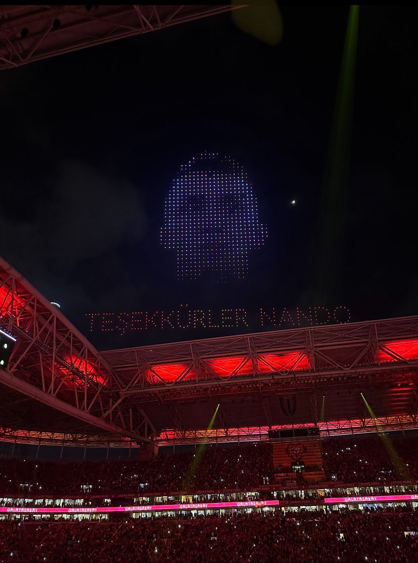 fthbgra's tweet photo. Üniversite 1. sınıftayken 2011-2012 sezonunda eski 19 Mayıs Stadyumunda Ankaragücü ile oynadığımız maçta ilk kez stadyumda izlemiştim Muslerayı. Baros ve Kazım’ın golleriyle 3-0 yenmiştik. İlk sezonu hatta ilk maçlarıydı Nando’nun. Meğer efsaneyi izliyormuşum. Teşekkürler kaptan! https://t.co/xNPDu4lPtq