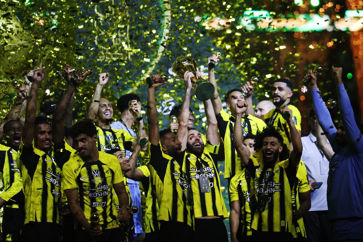 Hanilafi303's tweet photo. #الاتحاد_القادسيه 
أيام مليئه بالذهب لمن يستحق الذهب .
ألف مبروووك لكل إتحادي عاشق للكيان اللي يسعدك بشرف واستحقاق 💛😍 https://t.co/D5VTlc7i1t