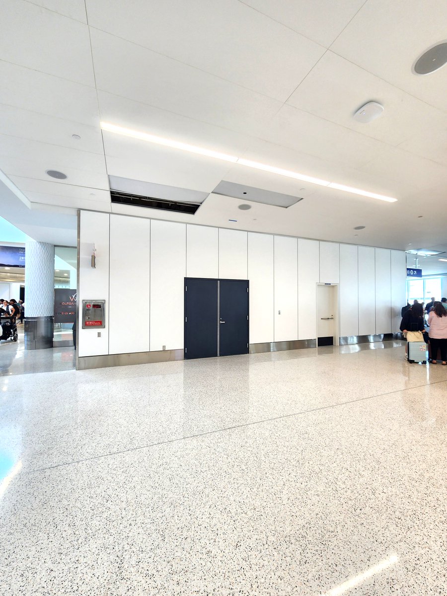 WallPanelSystem's tweet photo. Designed for durability, installed with precision — these systems bring a sleek, modern look to one of the country’s busiest terminals while standing up to the demands of daily airport operations.

👏 Shoutout to our team and partners for their hard work and attention to detail! https://t.co/qKb5eefQTj