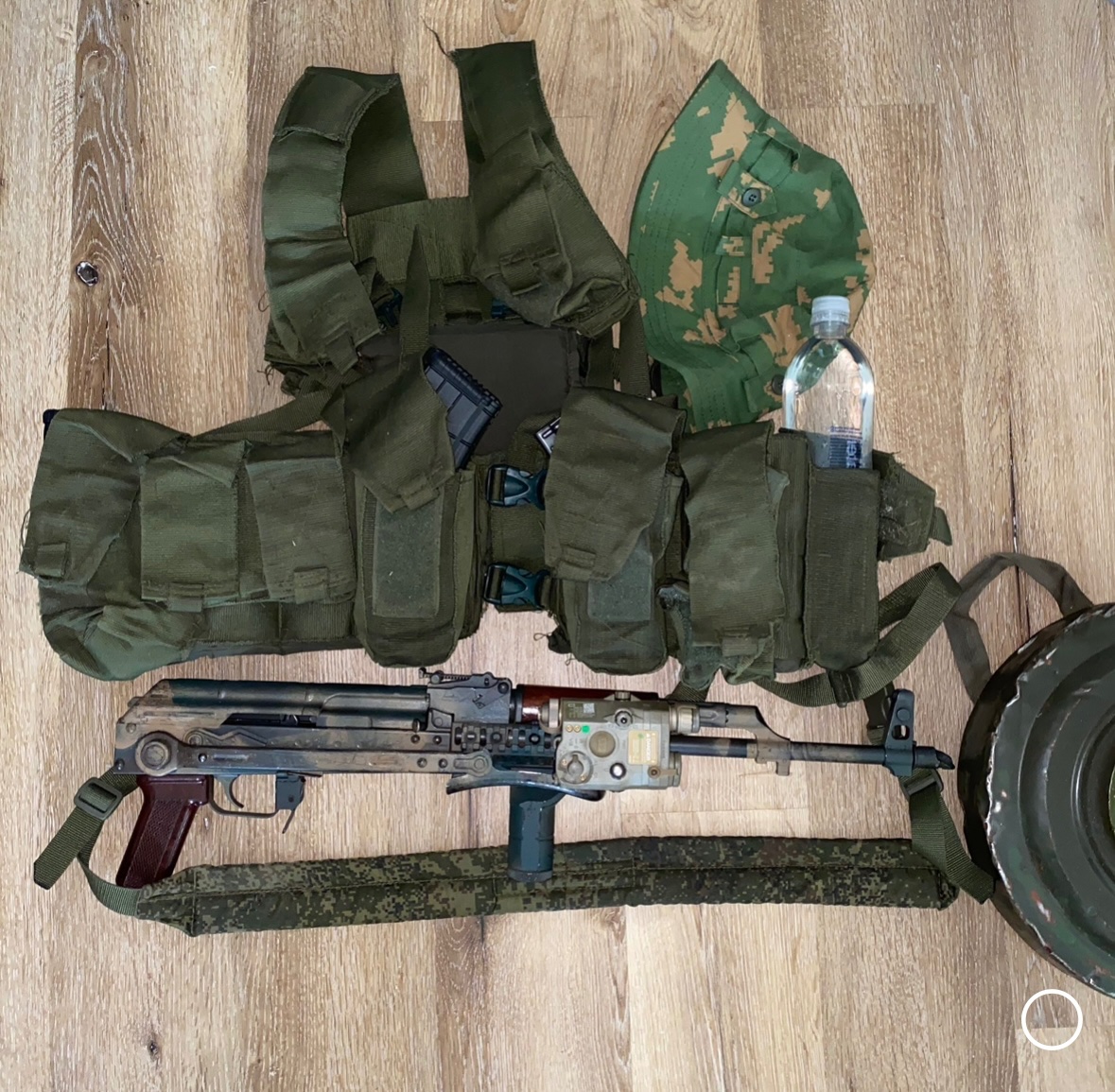 I love how a Zaslon style loadout is almost always, drum mag, bottle of water.