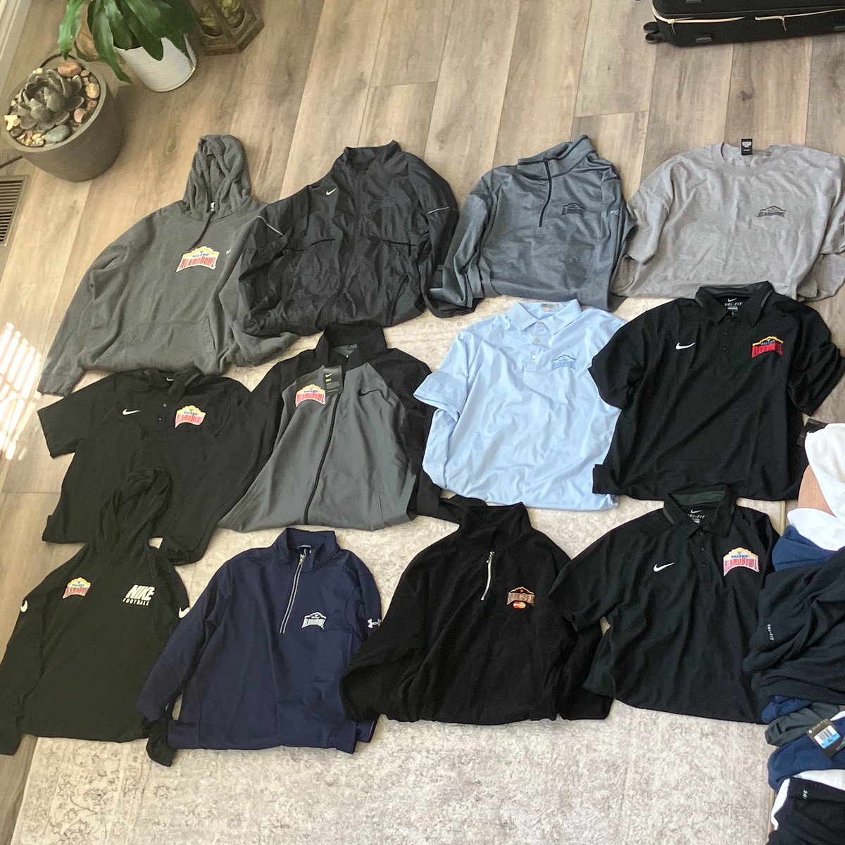 Alamo Bowl gear for sale, $45 for polos and $50-$60 for jackets, DM if interested! 🤙