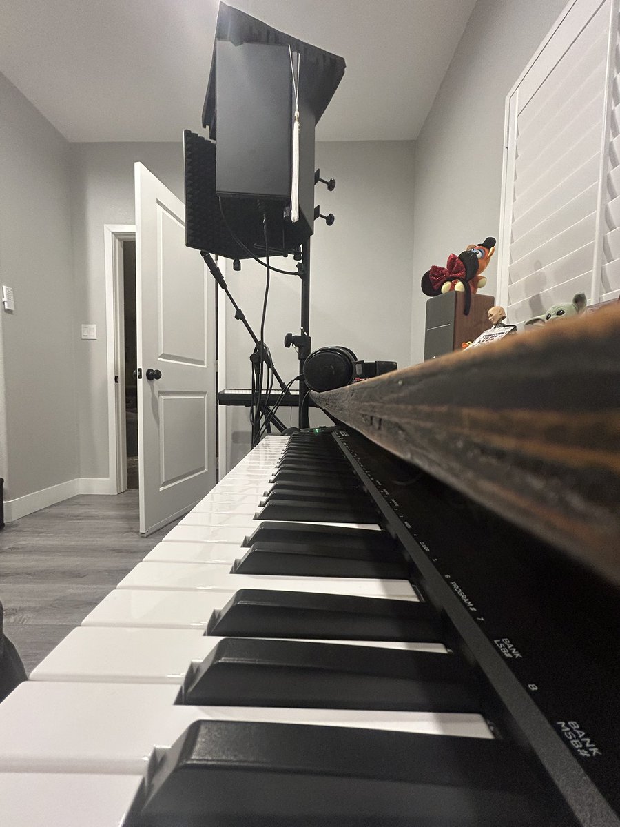 allofthebelow's tweet image. i’ve come all this way just to be alone