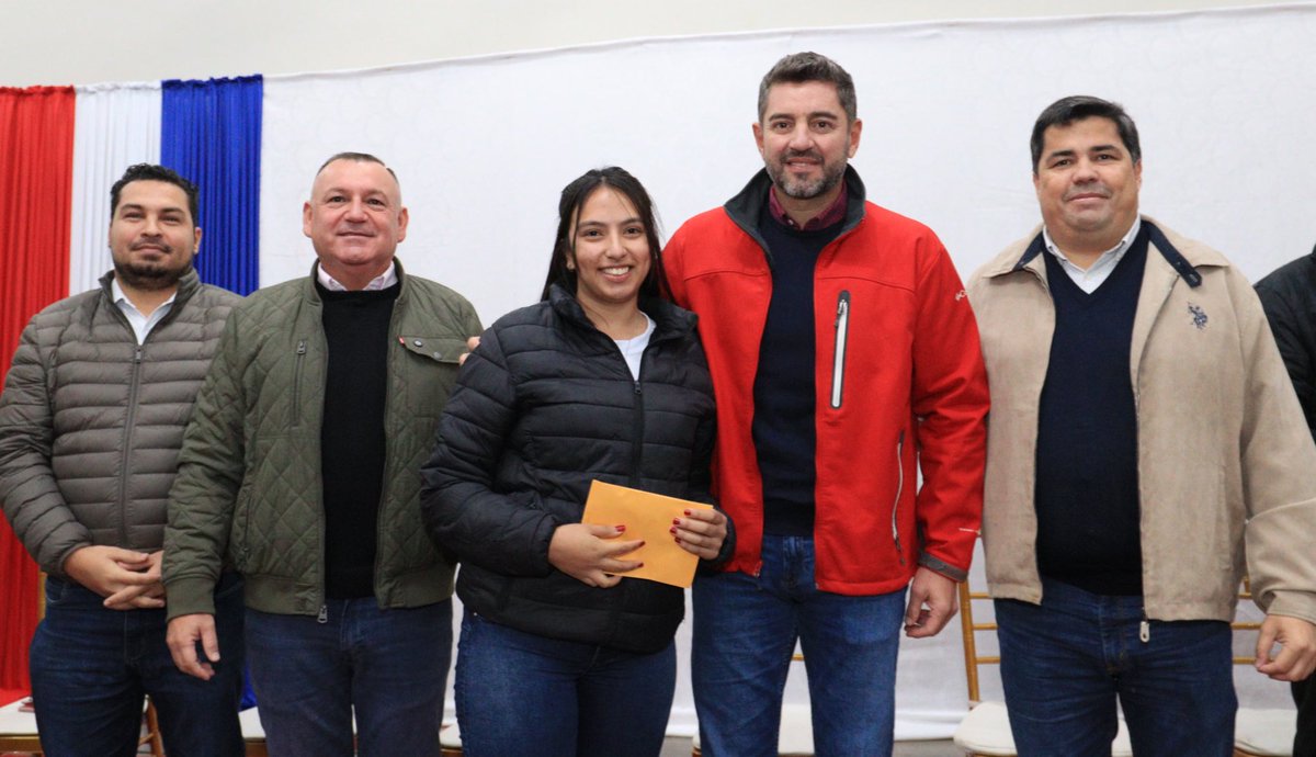 Pedro Alliana (@allianapedro) on Twitter photo En mi querida ciudad de Pilar, entregamos becas universitarias a 522 jóvenes de Ñeembucú con una inversión de G. 1.044.000.000 gracias a la <a href="/ebypy/">Entidad Binacional Yacyretá</a> / <a href="/Luisbenitez_py/">Luis Benítez</a> . En mi querida ciudad de Pilar, entregamos becas universitarias a 522 jóvenes de Ñeembucú con una inversión de G. 1.044.000.000 gracias a la <a href="/ebypy/">Entidad Binacional Yacyretá</a> / <a href="/Luisbenitez_py/">Luis Benítez</a> .