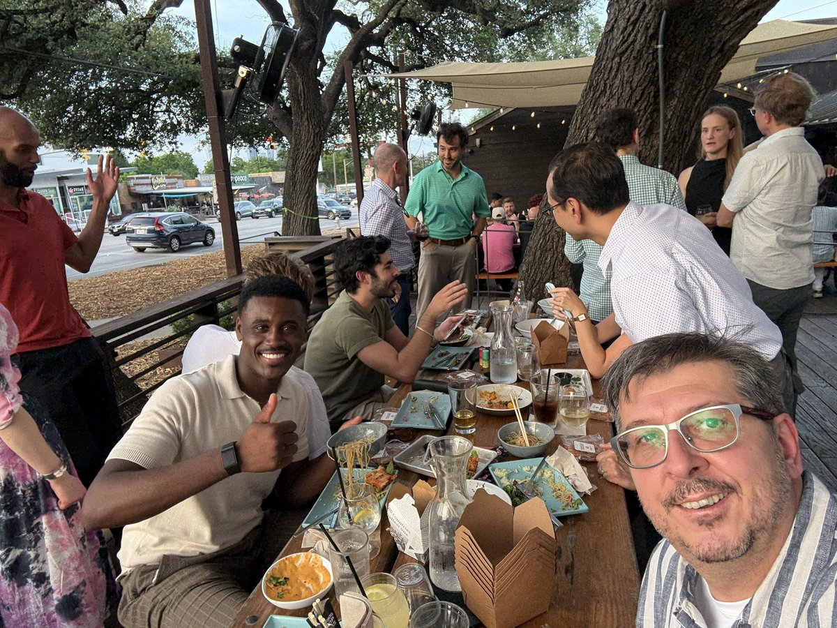 liviutudor's tweet image. At the @GenAICollective dinner last night in Austin!