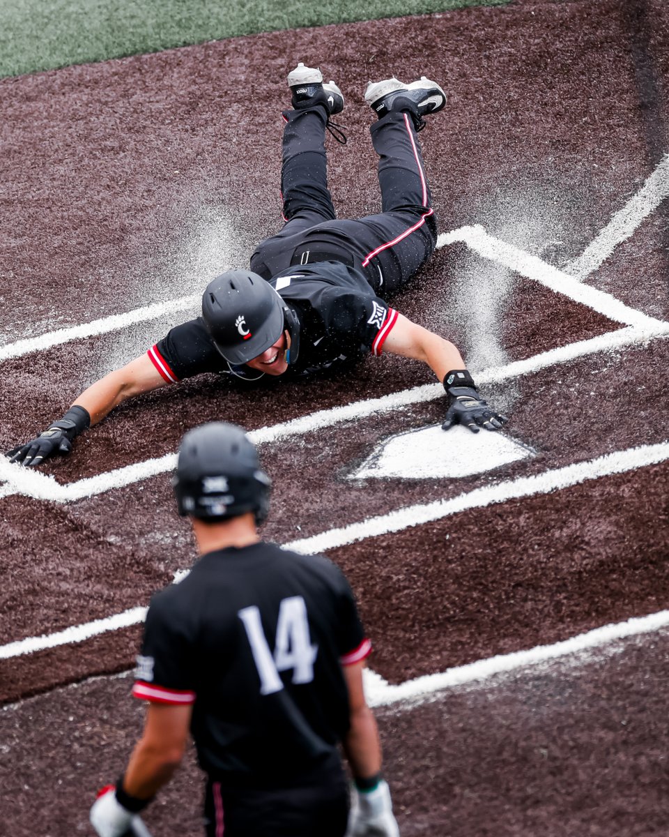 Cincinnati Bearcats (@gobearcats) on Twitter photo FLYIN' into Saturday with a win! ✈️
<a href="/GoBearcatsBASE/">Cincinnati Baseball</a> opens NCAA regional play with an 11-6 win over Wake Forest. FLYIN' into Saturday with a win! ✈️
<a href="/GoBearcatsBASE/">Cincinnati Baseball</a> opens NCAA regional play with an 11-6 win over Wake Forest.