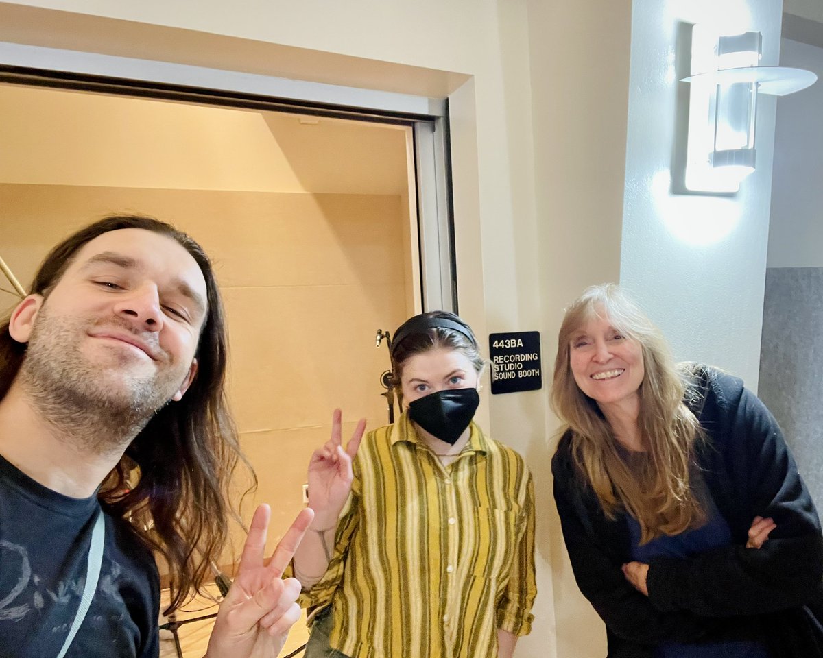 AJTaudio's tweet photo. Recording sessions at Washington State University 🎶🎚️🎙️🎓🏫 
1) me with master Dave Miles Huber chatting behind the „console”
2) WSU
3) me with talented ladies Taylor &amp; Diane
#soundengineer 
#audioenginer 
#more67s 
#washingtonstateuniversity https://t.co/dDjSnNG8Sn