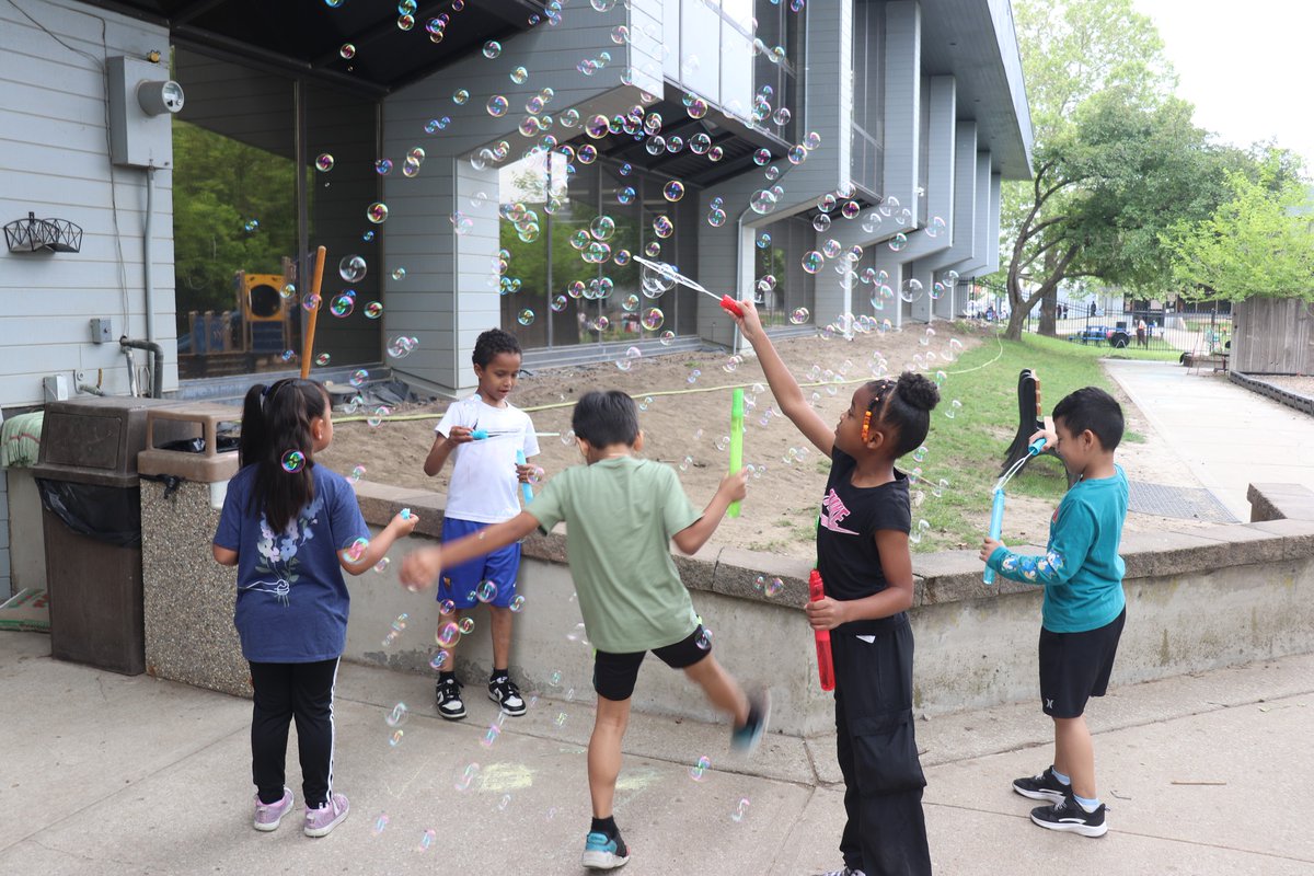 MOCharterSchool's tweet image. MO Charter Schools Photo Roundup: Last Week of School Edition ✌️📸
🏃 @FrontierSchools: Field Day 2025
🎓 KCGPA: 8th → 9th Promotion
🏃♀️ @Confluence_Acad: State Track Sendoff
🎶 @CrossroadsCSKC: Squirm Musical
#CharterEducation #MOChartersWork #PhotoRoundup