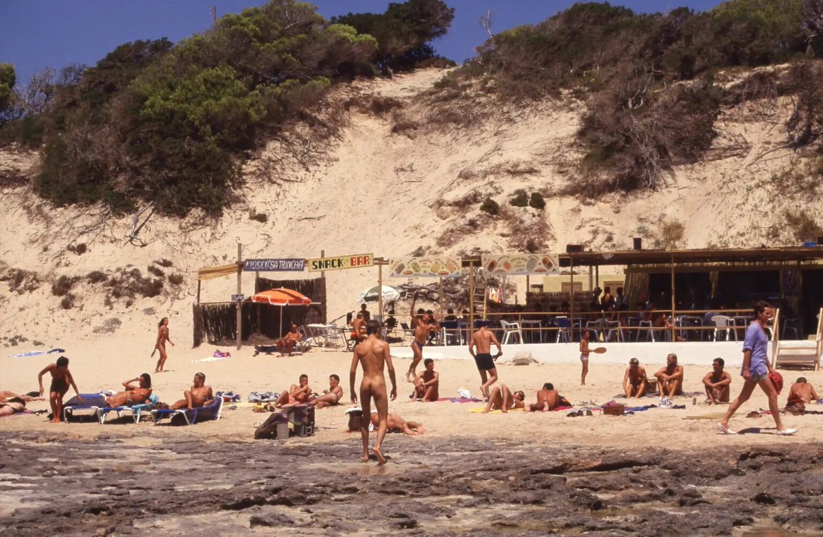 Ibiza al desnudo, Oriol Maspon capturó la libertad de la isla en los años 80
culturainquieta.com/arte/fotografi… vía <a href="/culturainquieta/">Cultura Inquieta</a>
