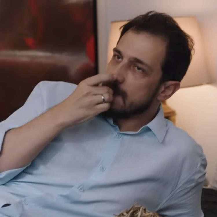 son sahnede tc halkı olarak şöyleydik… mustafa’nın cinnetine, emrah’ın yeteneğine sağlık ne diyelim🫡 #kızılcıkşerbeti