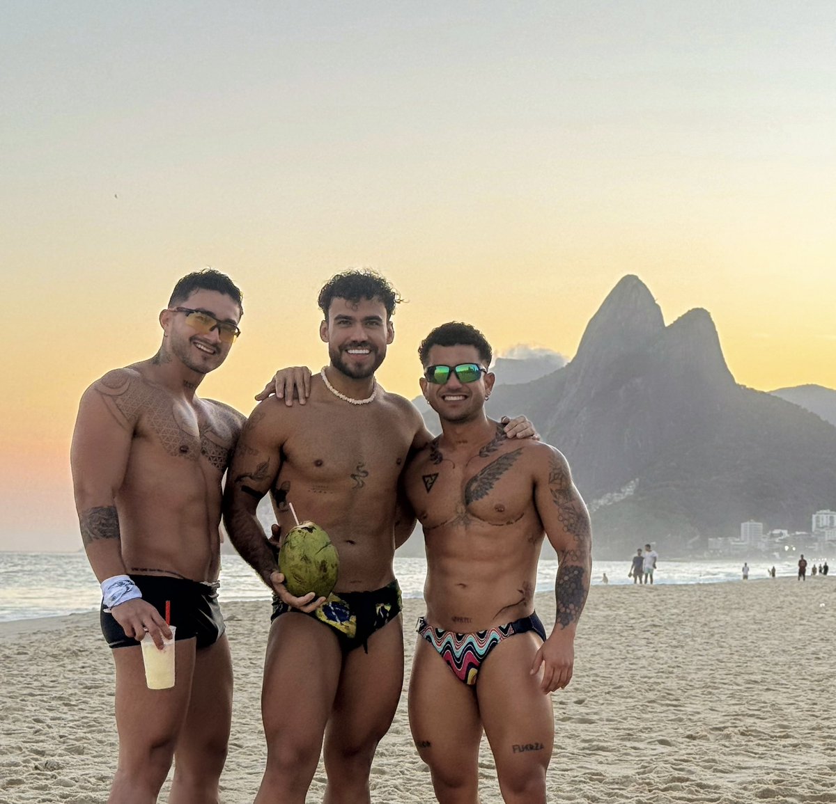 badt3to's tweet photo. Wataa 
@THIAGODUMONTT @Adamcastxxx https://t.co/kbey3OJKKa