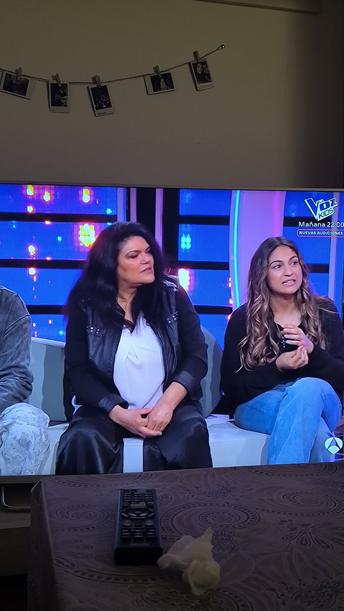 saraml_22's tweet photo. Me acabo de enterar que la que sale en los videos de Esperansa Grasia es su madre! 😱 #TCMS https://t.co/5VnG5LEqd5