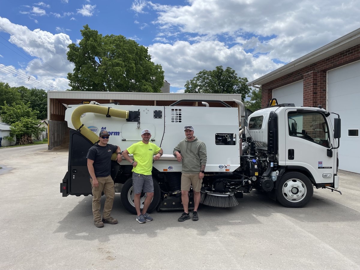 elliottequip's tweet photo. The City of Guttenberg, IA just added the Schwarze A4 Storm to their fleet -  helping maintain and preserve those incredible Mississippi River views! Thank you to the City of Guttenberg for your business!

📷 Learn more at https://t.co/DIIYXkeOu7

#PublicWorks #StreetSweepers https://t.co/xwgE4JEVNW