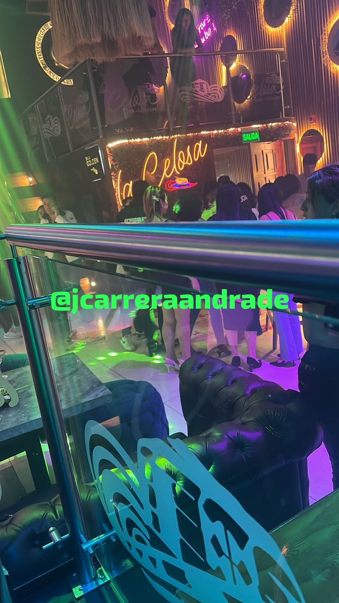 jcarreraandrade's tweet photo. Jueves noche. Brutal balacera en 6 de Diciembre y República en Quito. Policías heridos fueron atendidos dentro de un bar hasta que llegaron ambulancias. Nadie ha dicho nada del suceso. La gente estuvo asustada. No se sabe cómo están los policías ni por qué fue el enfrentamiento. https://t.co/pWMUIcjme9
