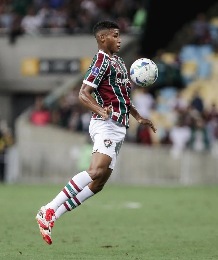 Quem será o Herói tricolor, que irá inventar a mentira, que o Everaldo está na noitada do Rio de Janeiro?
