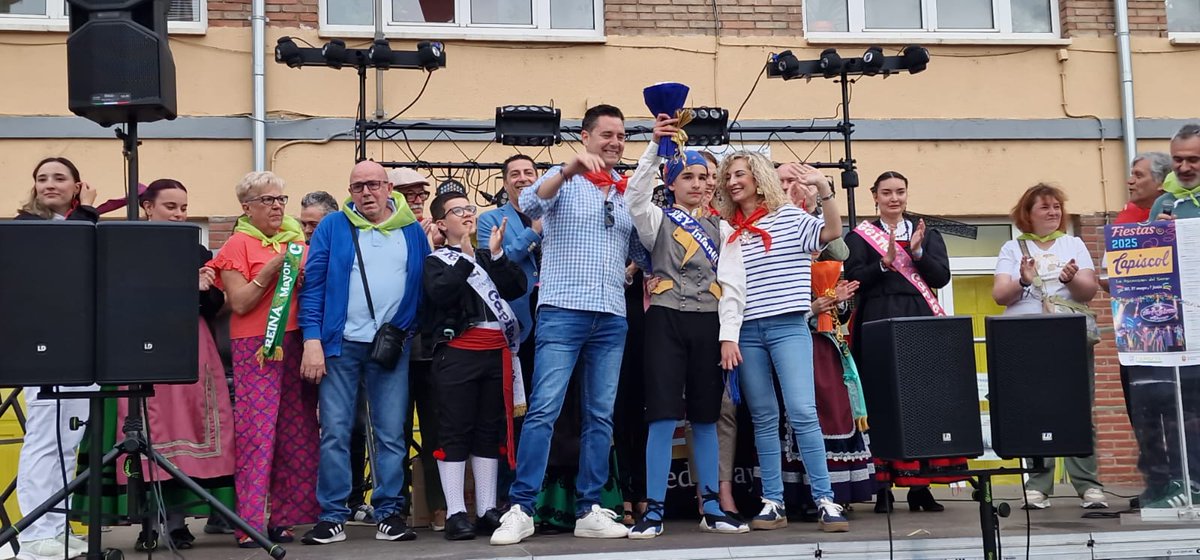 Blanca1166's tweet photo. Inicio de Fiestas en #Capiscol. Gracias al @ConsejoCapiscol, a @p_antoniojose y a Blusas de Capiscol por hacer posible estos días de celebración. Un honor haberles acompañado. https://t.co/xsXr9uC7nx