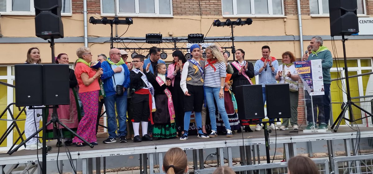 Blanca1166's tweet photo. Inicio de Fiestas en #Capiscol. Gracias al @ConsejoCapiscol, a @p_antoniojose y a Blusas de Capiscol por hacer posible estos días de celebración. Un honor haberles acompañado. https://t.co/xsXr9uC7nx