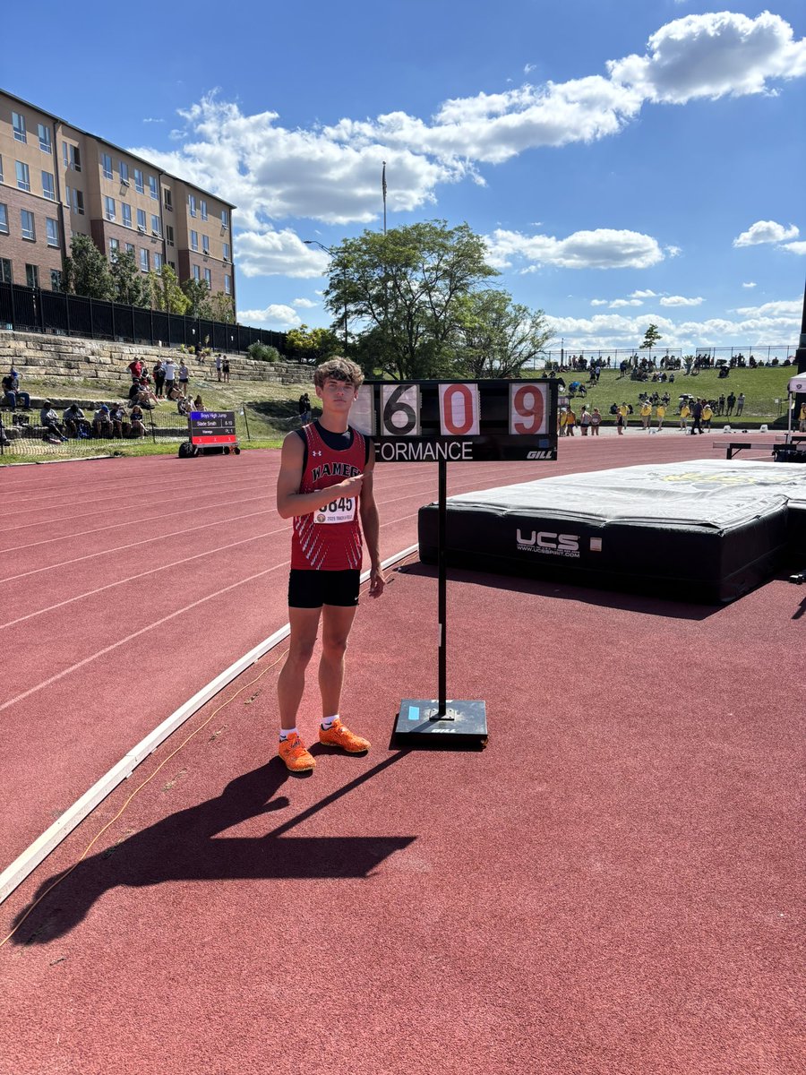 wamegotrack's tweet image. Slade Smith is your 4A state champ with a new school record 6’9”. @WHSAthleticsOf1