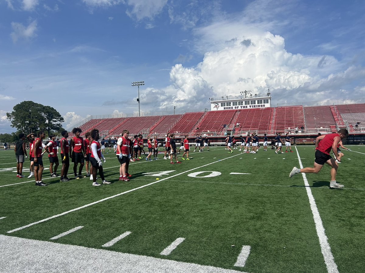 FWB_Athletics's tweet image. Welcome home @DannyWuerffel and thank you @VisionQb for coming to FWBHS! Go Vikings!!! @FWB_FB @VisionQb @getthecoast @SethSnwfdn @vikingtdc