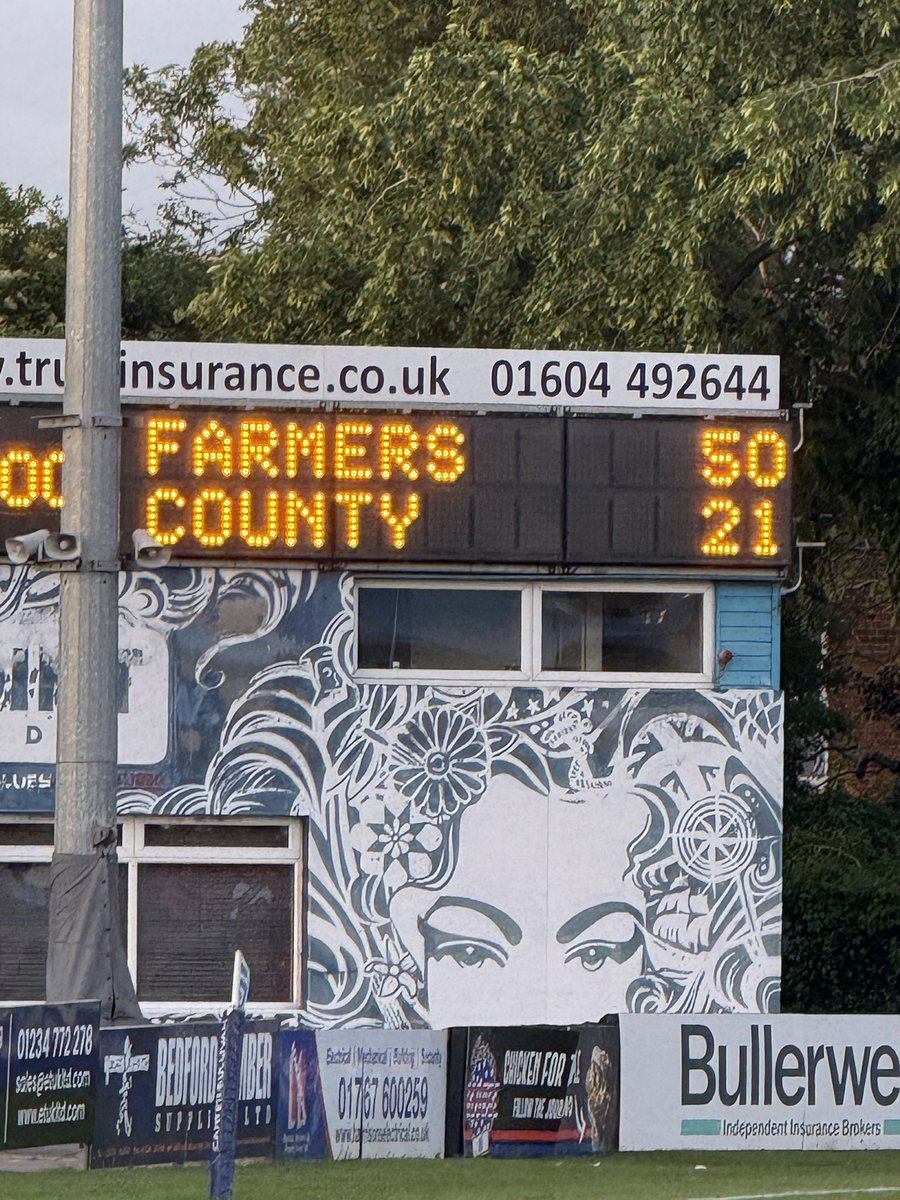 A strong showing from Oakbank staff and offspring as Bodge and Jamie joined Will and James Gould in a Beds Farmers XV at Goldington Road, beating Beds County quite convincingly in the end 50-21.  Great game on a warm Friday evening in Bedford 🍺