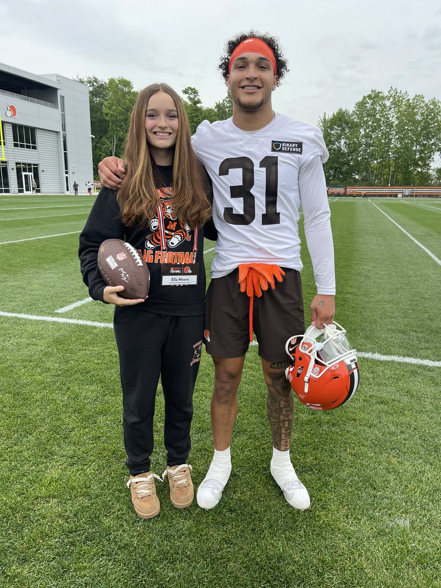 Becca Moore (@beccamoorecw) on Twitter photo What a great day for Ella and the Massillon Girls Flag Football Team watching the <a href="/Browns/">Cleveland Browns</a> practice, meeting the coach and players after. #Browns #TIG What a great day for Ella and the Massillon Girls Flag Football Team watching the <a href="/Browns/">Cleveland Browns</a> practice, meeting the coach and players after. #Browns #TIG